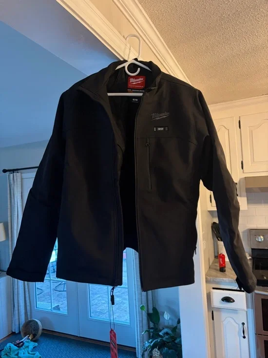 Milwaukee Men’s L Toughshell heated M12 jacket battery charger NWT - Picture 1 of 10